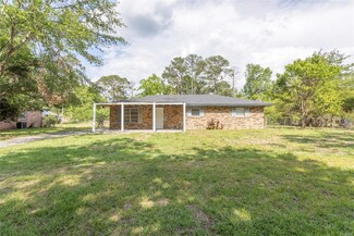 257 Meadow Lane Dr, Elmore, AL 36025