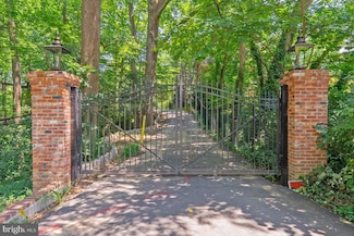 4019 N Randolph St, Arlington, VA 22207