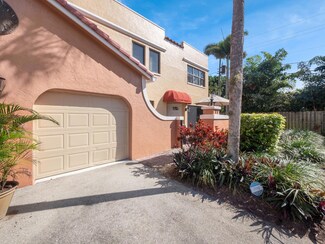 77 Uno Lago Dr, North Palm Beach, FL 33408