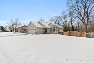 6847 Northway Dr NE, Rockford, MI 49341