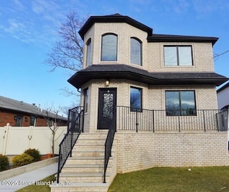 389 Philip Ave, Staten Island, NY 10312