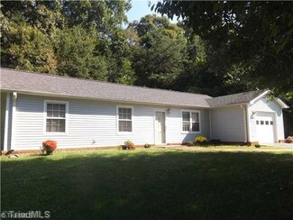 1462 Woodside Dr, Winston Salem, NC 27106
