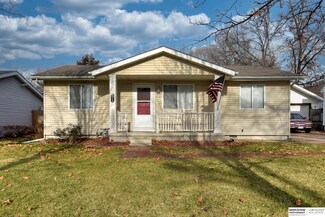 8316 Izard St, Omaha, NE 68114
