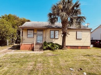 5528 Menard Ave, Galveston, TX 77551