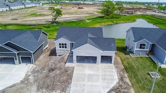 955 11th St, Waukee, IA 50263