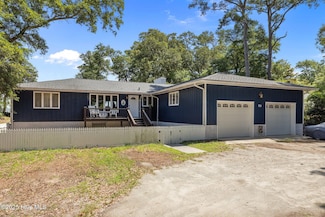 124 Oakleaf Dr, Atlantic Beach, NC 28512