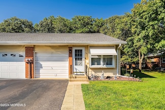 5a Betsy Ross Ln, Whiting, NJ 08759