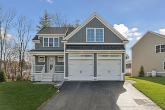 33 Copps Dr, Rochester, NH 03809