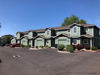 1556 SW Reindeer Ave, Redmond, OR 97756