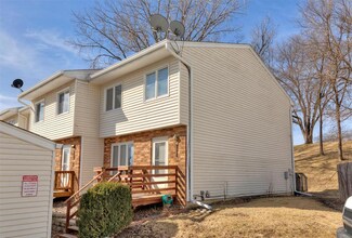 318 Holiday Cir Unit 66, West Des Moines, IA 50265