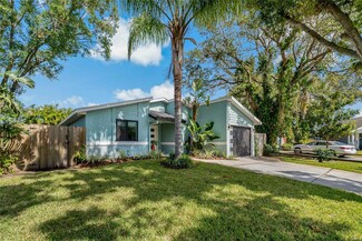 727 Merlins Ct, Tarpon Springs, FL 34689