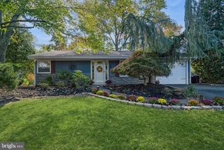 22 Constable Rd, Kendall Park, NJ 08824