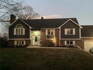 7 Taylor Rd, Johnston, RI 02919