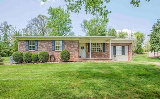 995 Spring Creek Rd, Dandridge, TN 37725