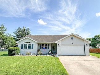 515 Horseshoe Ln, Casey, IL 62420