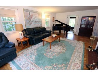 15 Laurel Hill Ln, Winchester, MA 01890