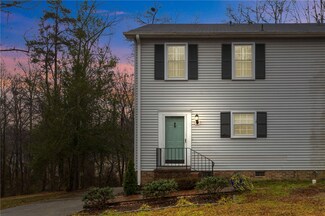 114 Village Ct, Greer, SC 29651