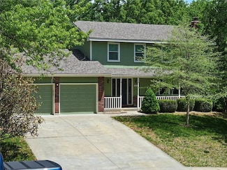 102 Willow Point Rd, Lansing, KS 66043
