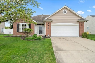 2768 Twin Lakes Dr, Troy, OH 45373