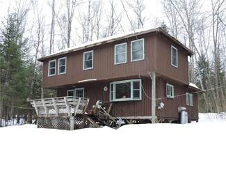 7 Bentz Ln, Dover-Foxcroft, ME 04426
