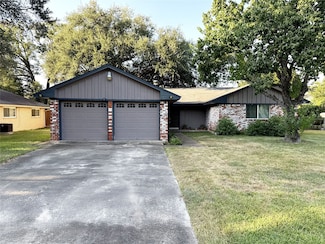 210 Meadowlawn St, La Porte, TX 77571