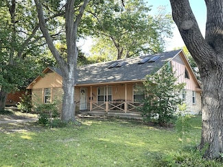 901 Saturn Springs Dr, Garland, TX 75041