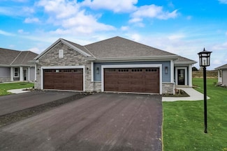 516 Hickory Hollow Rd Unit 402, Waterford, WI 53185