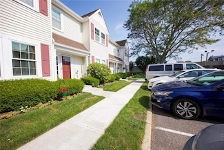 78 Stratford Green, Farmingdale, NY 11735