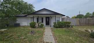 1013 Evergreen St, Mathis, TX 78368