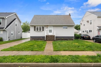 2573 Legion St, Bellmore, NY 11710