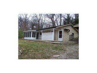 6055 SE Lake Shore Dr, Lathrop, MO 64465