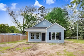 306 S Pender St, Elm City, NC 27822