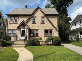 1074 Hunter Ave, Pelham, NY 10803