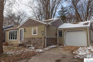 605 E Hawthorne St, Albert Lea, MN 56007