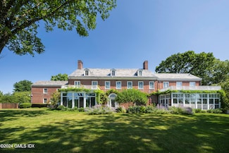 10 Cliffdale Rd, Greenwich, CT 06831