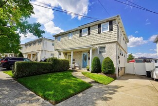 59 Amber St, Staten Island, NY 10306