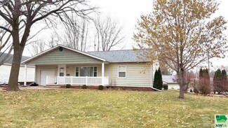 7 Vista Dr, Storm Lake, IA 50588