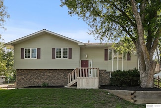 221 Lindale Cir, Hickman, NE 68372