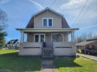 8218 Alfred St, Masury, OH 44438