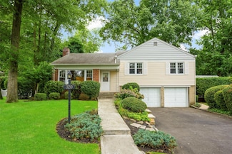 320 Stuart Dr, New Rochelle, NY 10804