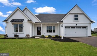 215 Forgedale Dr, Carlisle, PA 17015