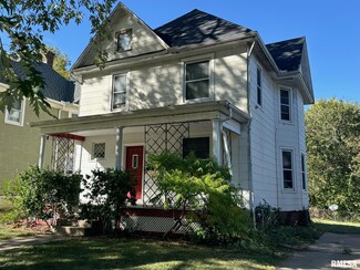 1134 Kirkwood Blvd, Davenport, IA 52803