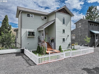 405 Elrod Ave, Maupin, OR 97037