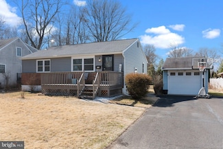 450 Juniper St, Warminster, PA 18974