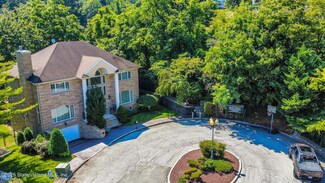 76 Jenna Ln, Staten Island, NY 10304