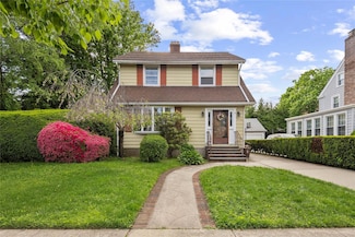 33-74 161st St, Flushing, NY 11358