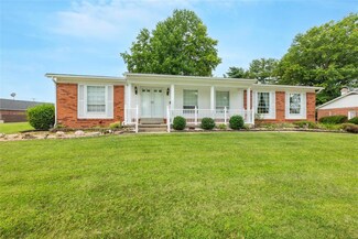 5100 Little Creek Ln, Godfrey, IL 62035