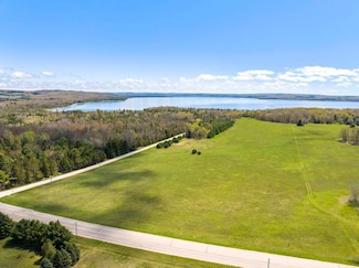 5800 Boyne City Rd, Charlevoix, MI 49720