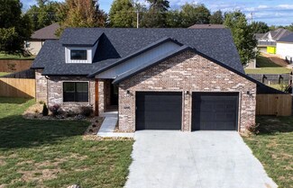 1205 E Maupin St, Bolivar, MO 65613
