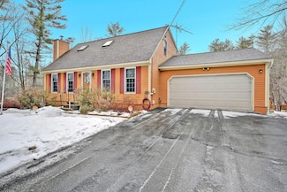18 West St, Manchester, ME 04351